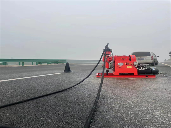 南芬马路路基路面开裂下沉注浆加固灌浆